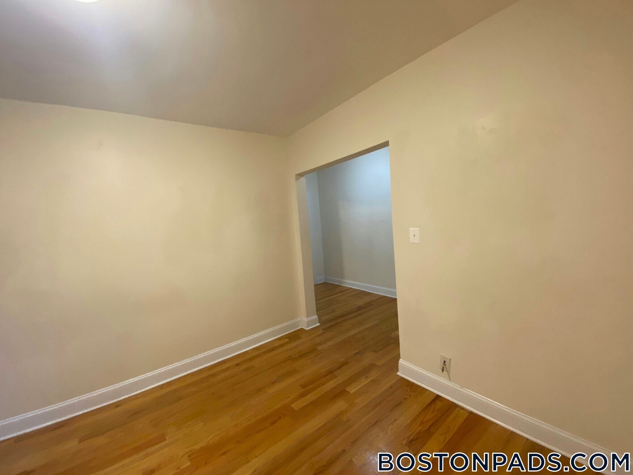 Building Photo - 244 Kelton St