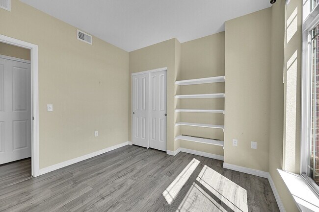 Building Photo - $1,595.00 - HALF OFF First Months' Rent -  2 Bedrooms, 1 Bathroom, Condo in Longmont with Washer ...