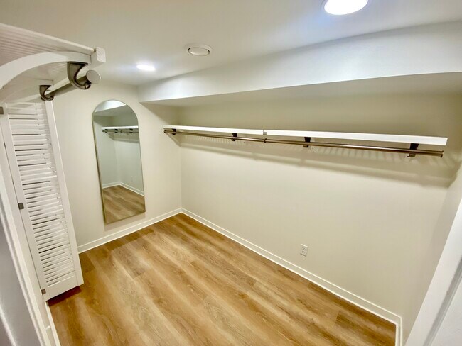 Building Photo - 5203 France Ave S