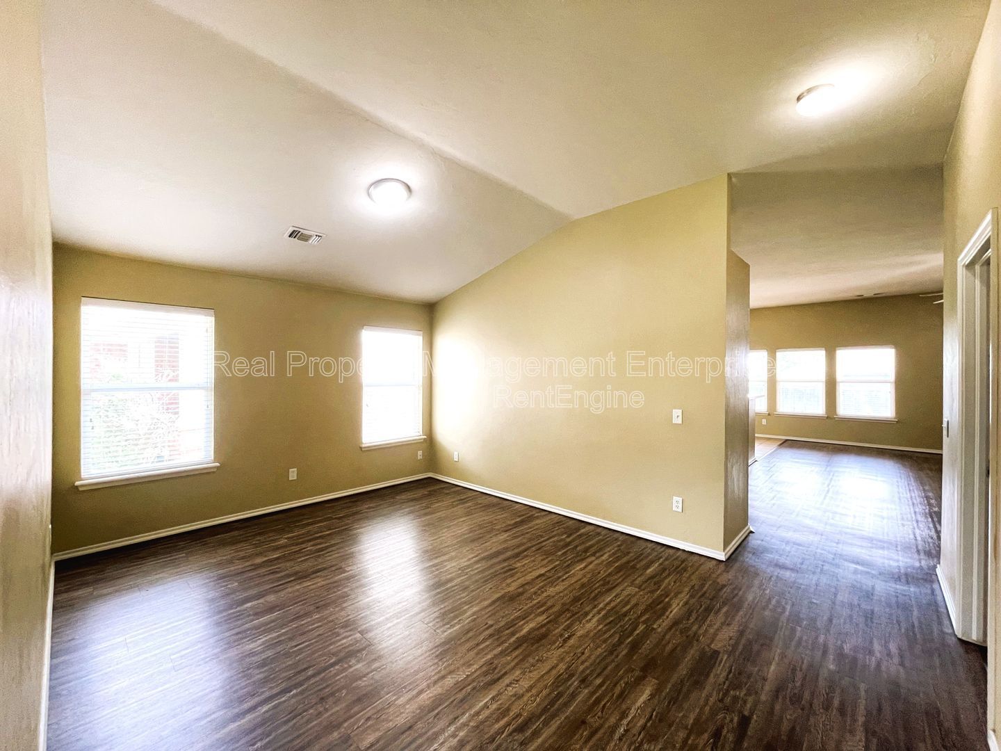Building Photo - 18212 Viento Dr