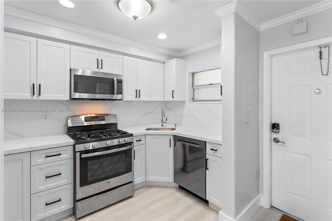 Building Photo - 8600 SW 67th Ave