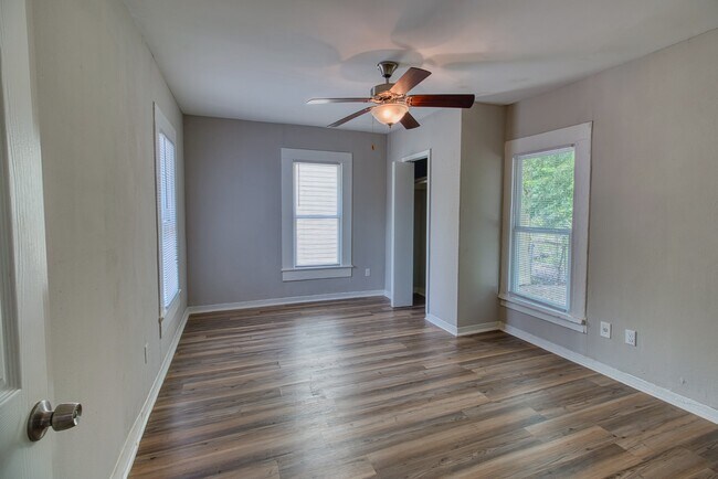 Building Photo - 3201 Adelia St