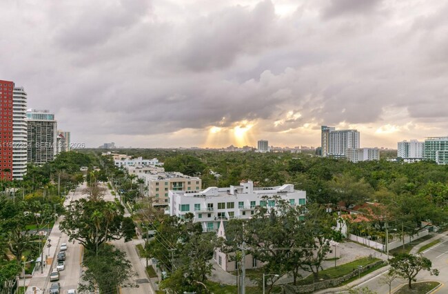 Building Photo - 1451 Brickell Ave