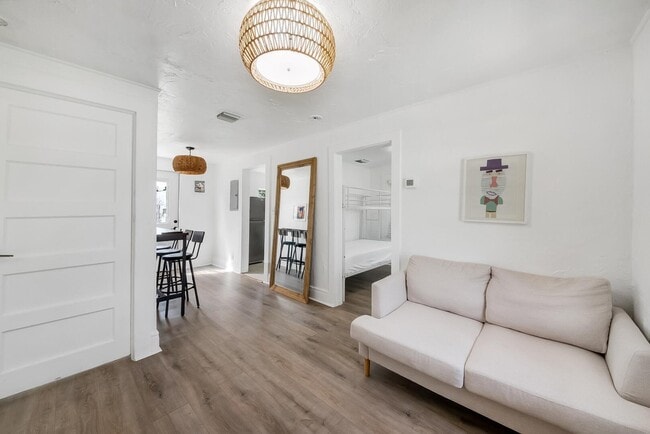 Building Photo - 308 SW 1st St