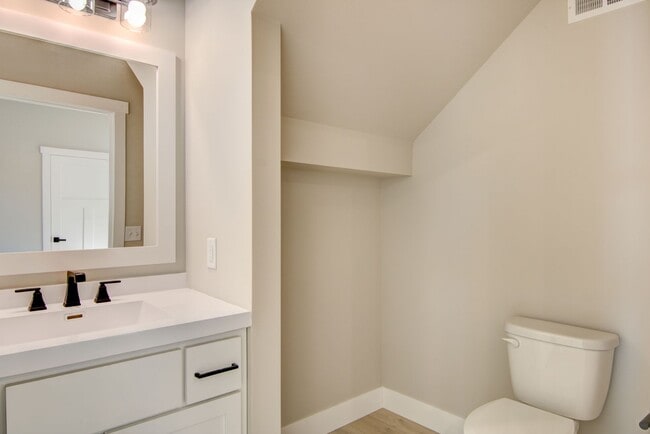 Building Photo - Brand New Luxury Townhomes: 3BR, 2.5Bath Altoona WI