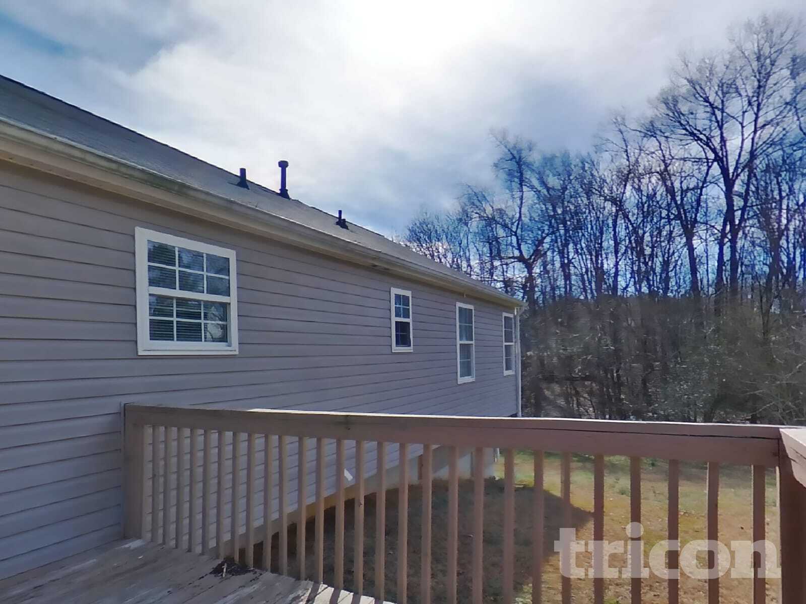 Building Photo - 245 Longview Dr