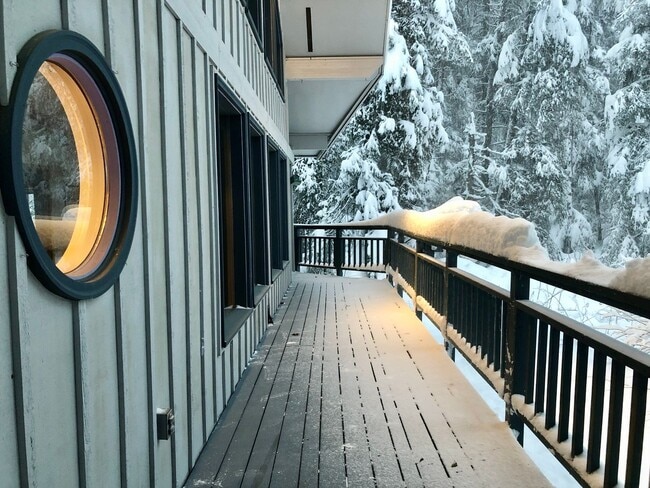 Building Photo - Girdwood 3 Bedroom House w/ Garage