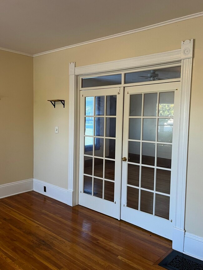 Building Photo - 13 Clark St