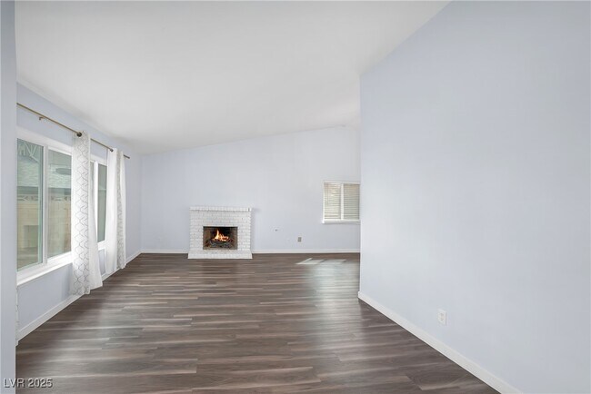 Building Photo - 727 Barrie Ct