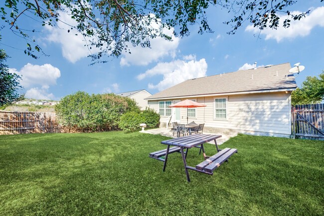 Building Photo - One-Story Live Oak Bridlewood Park home