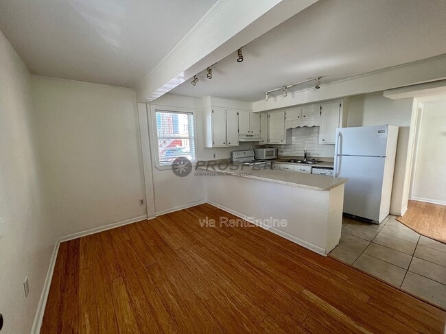 Building Photo - 37 Ashton St