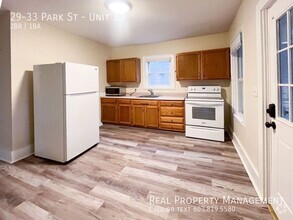 Building Photo - Pet-Friendly, Downtown 2-Bed with Heat and...