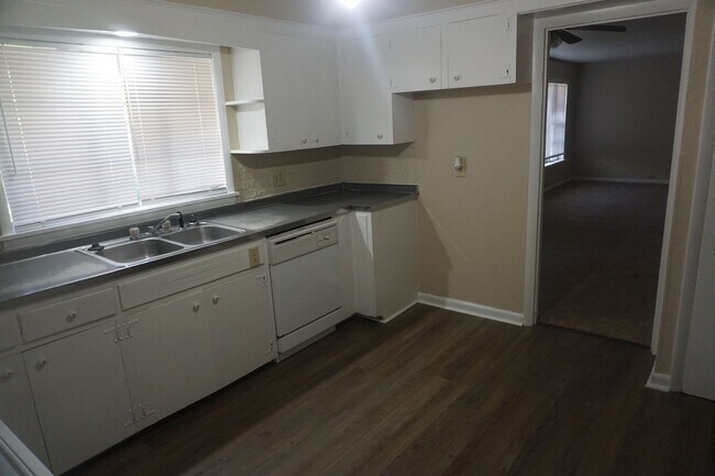 Building Photo - 4007 Glenmere Rd