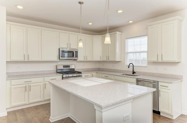 Building Photo - 15303 S Sawgrass Cir