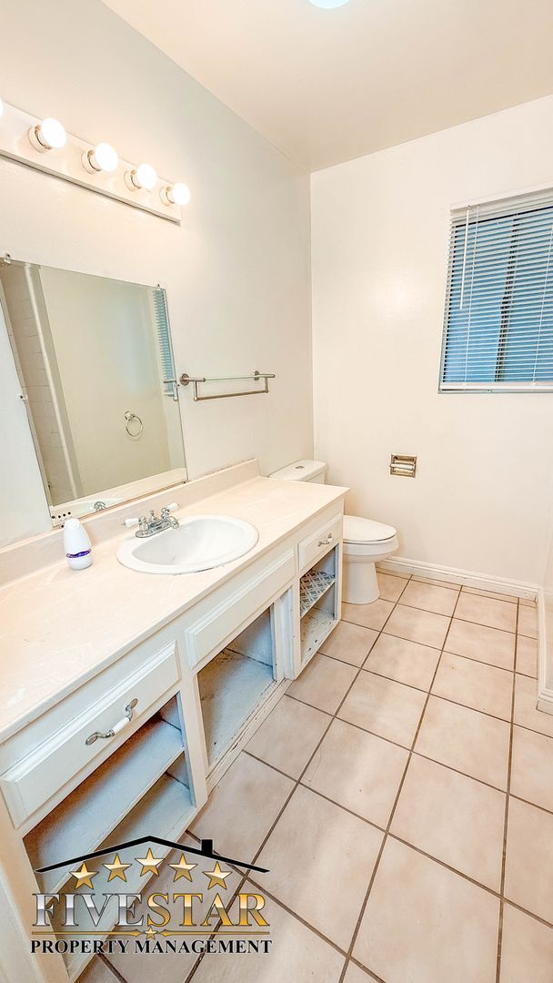 Building Photo - 7005 Quailwood Dr