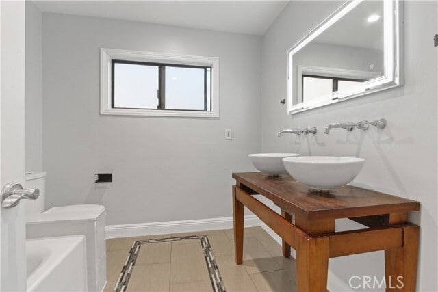 Building Photo - 447 Avenue E