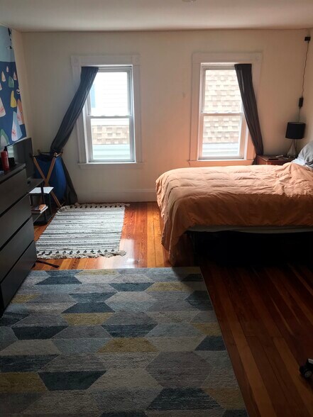 Building Photo - 21 Warner St