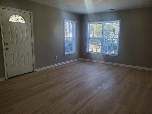 Building Photo - 1136 Drew St