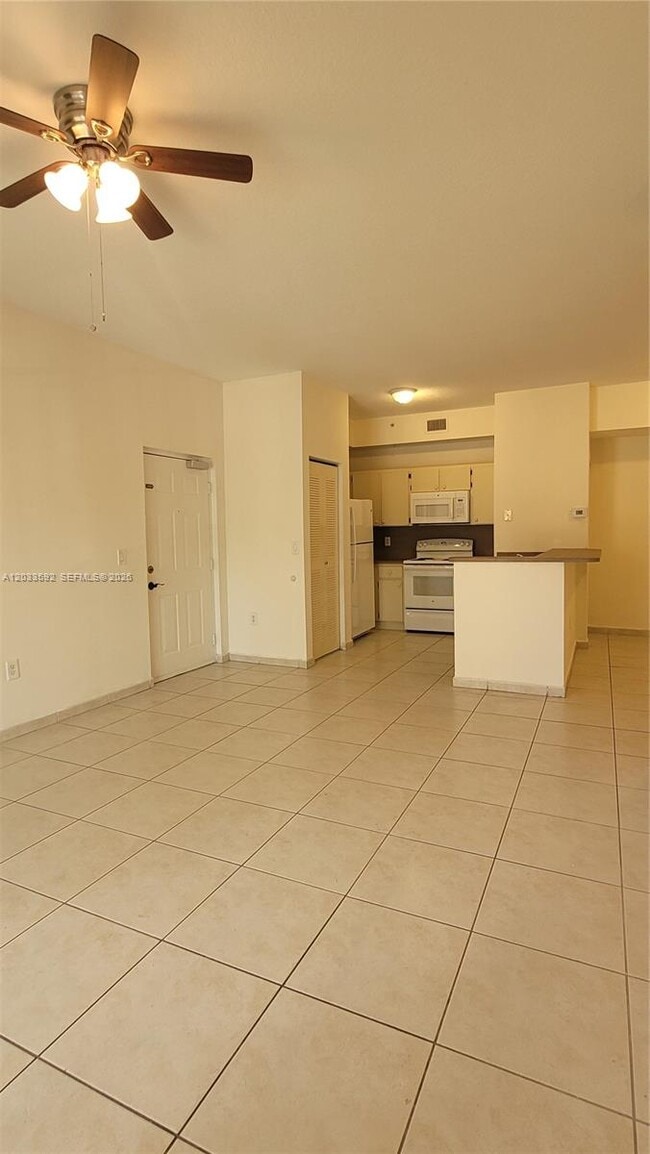 Building Photo - 7280 NW 114th Ave
