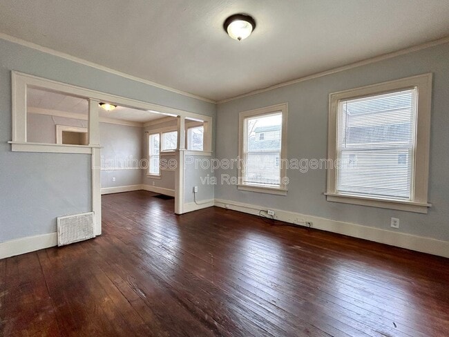 Building Photo - 39 Iona Ave