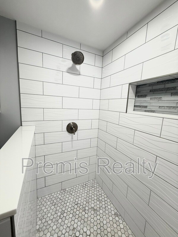 Building Photo - 2400 Winding Creek Blvd