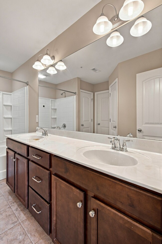 Building Photo - 2065 Newark Ln