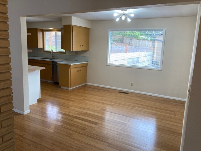 Building Photo - Mid-Century Four Bedroom in Candalaria, La...