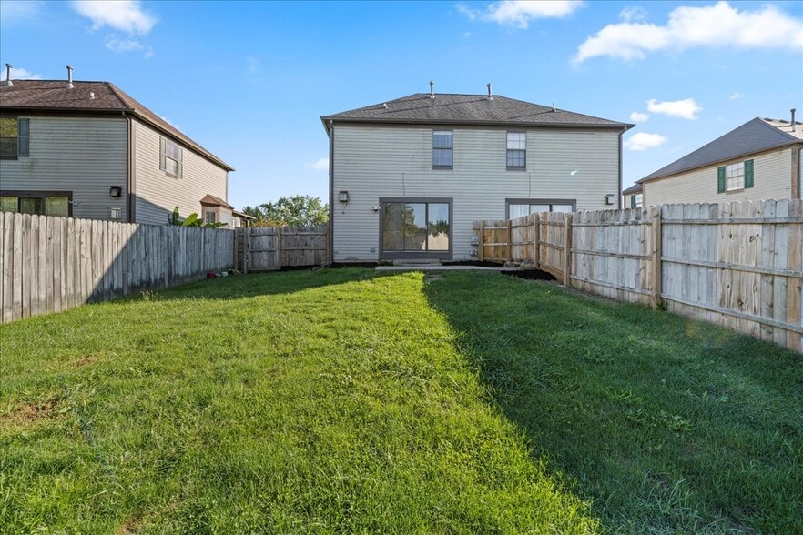 Back - 1600 Rock Creek Dr