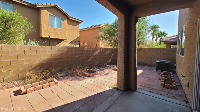 Building Photo - 3 Bedroom home located near Mountains Edge.