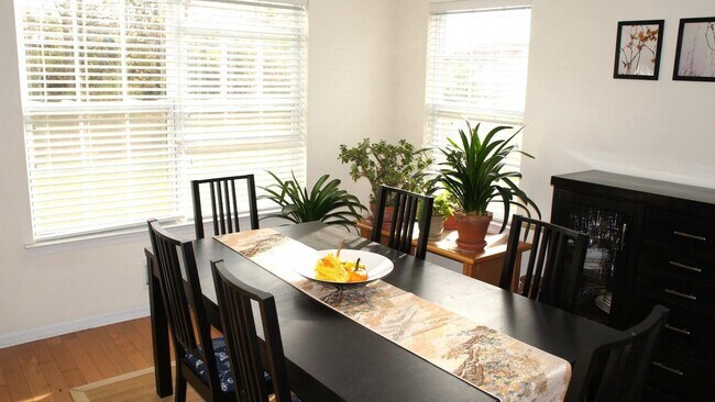 Building Photo - 364 Westwood Ave