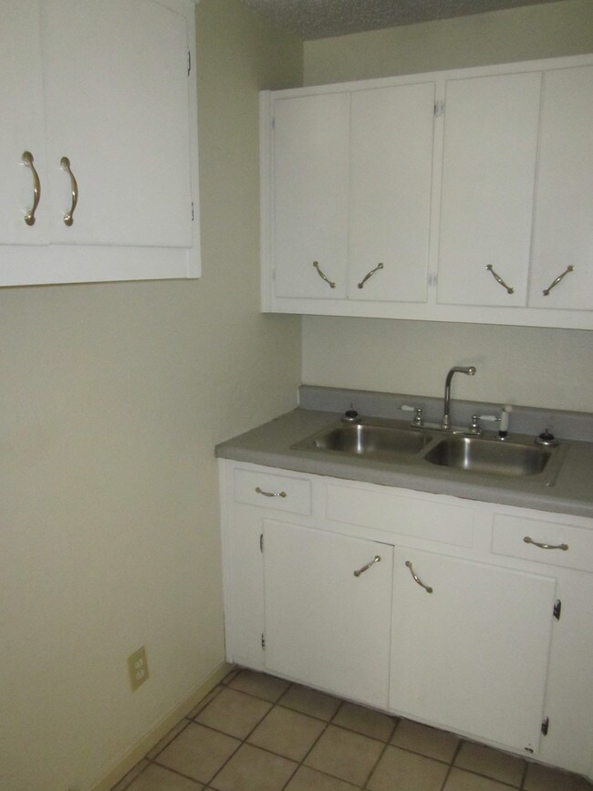 In law suite kit - 700 31st Ave N