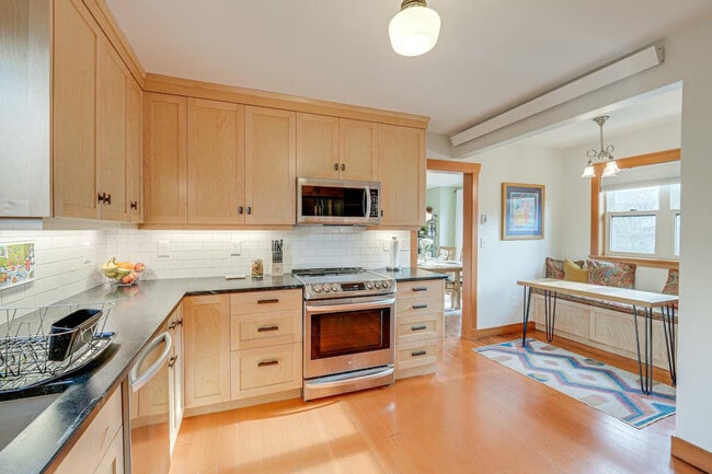 Building Photo - 2323 Elizabeth St