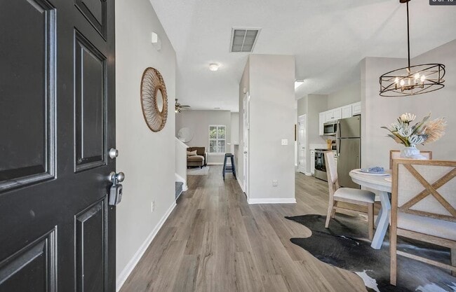 Building Photo - 418 Creek Side Ln