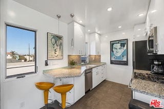 Building Photo - 11 24th Ave