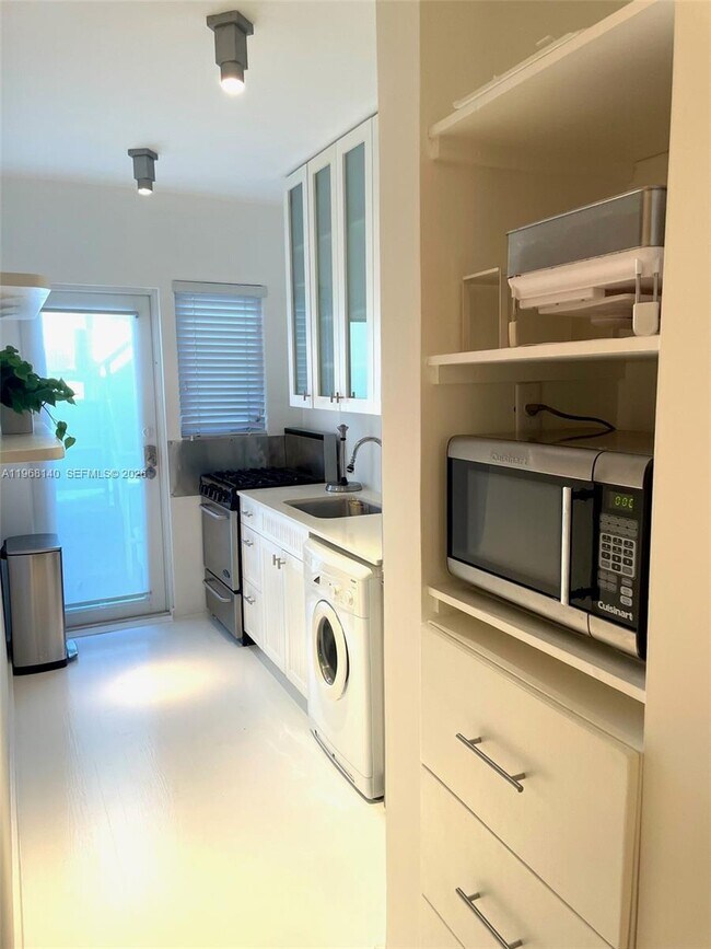 Building Photo - 1616 Euclid Ave