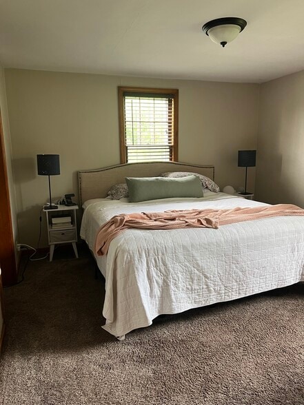 Primary Bedroom - 1004 Desnoyer St