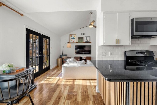 Building Photo - 6803 Castlekeep Way