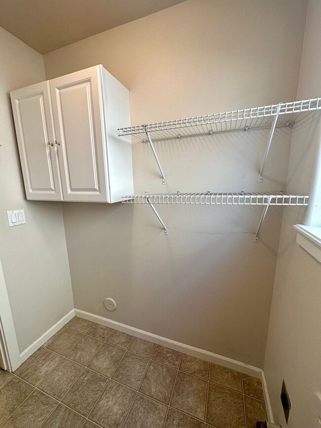 Building Photo - LARGE SINGLE FAMILY HOME ON CORNWALL (RPM#220)