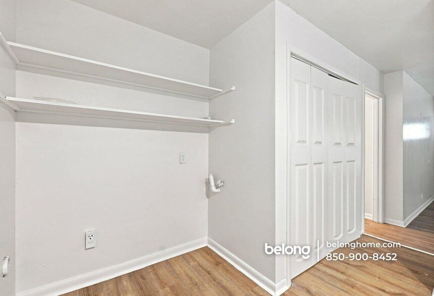 Building Photo - 6011 Greenwood Ln