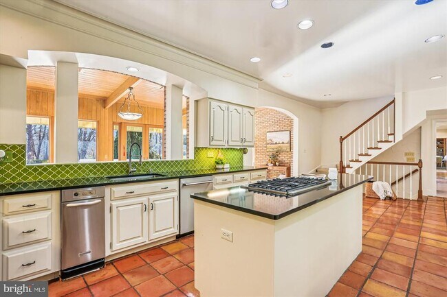 Building Photo - 9939 Bentcross Dr