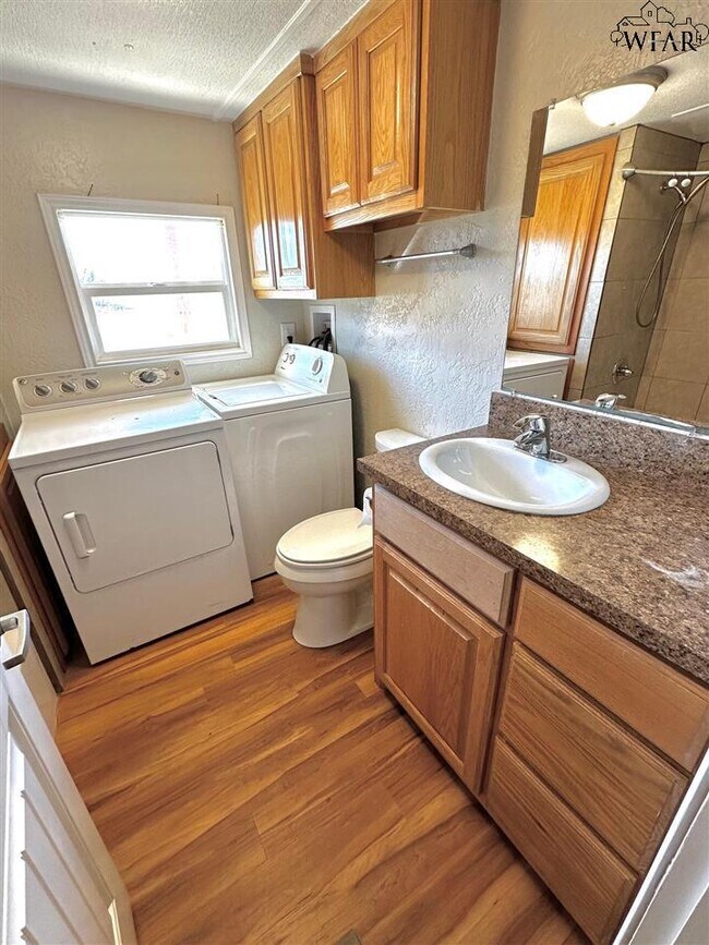 Building Photo - 8012 W Hwy St