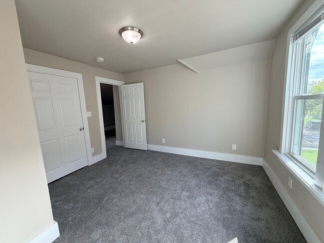 Building Photo - 2040 N 28th St