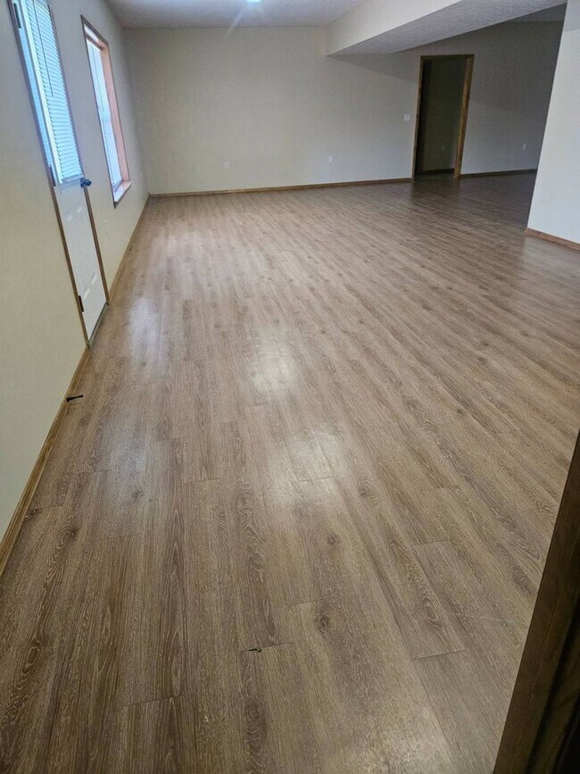Building Photo - WOW! Look at this property ! You cant beat this price in NIXA-3200 SQ FT