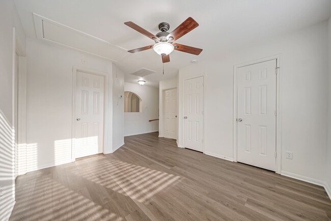Building Photo - 18439 Sunrise Oaks Ct