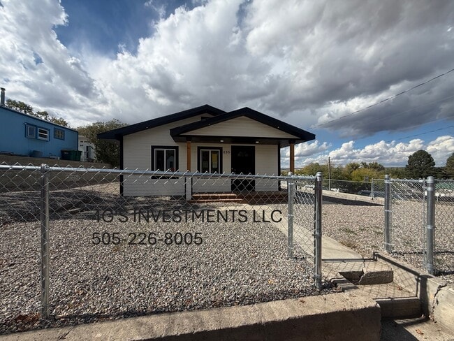 Primary Photo - 235 Arriba Ave