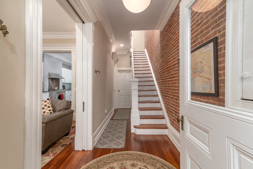 4 bedroom/3 bathroom, Main entrance - 403 P St NW