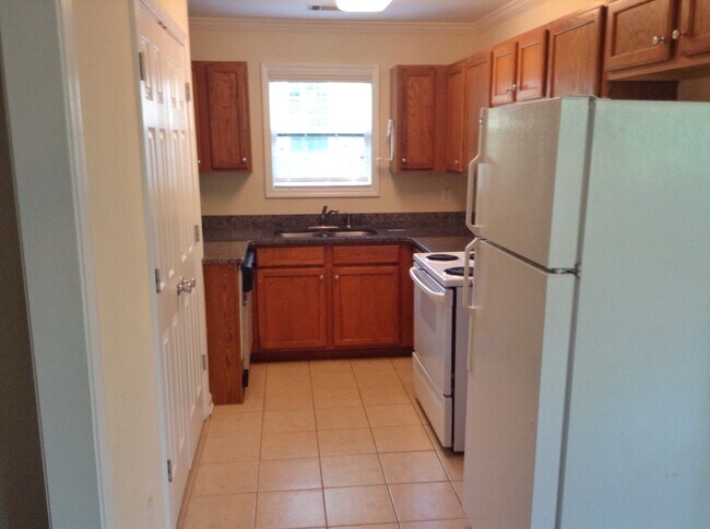 Building Photo - 112 Pineview Ct