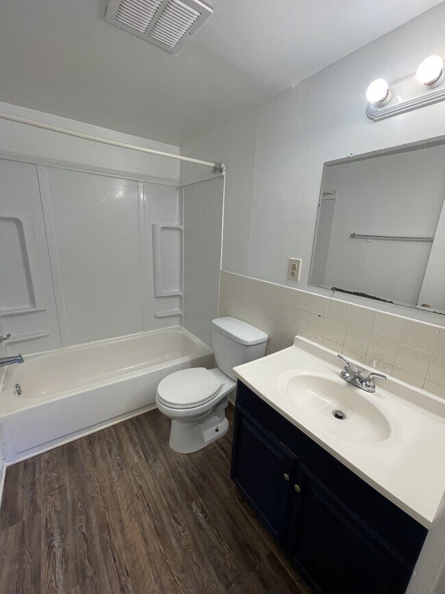 Building Photo - 1022 Adams Ave