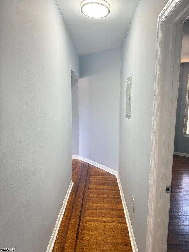 Building Photo - 454 Park Ave