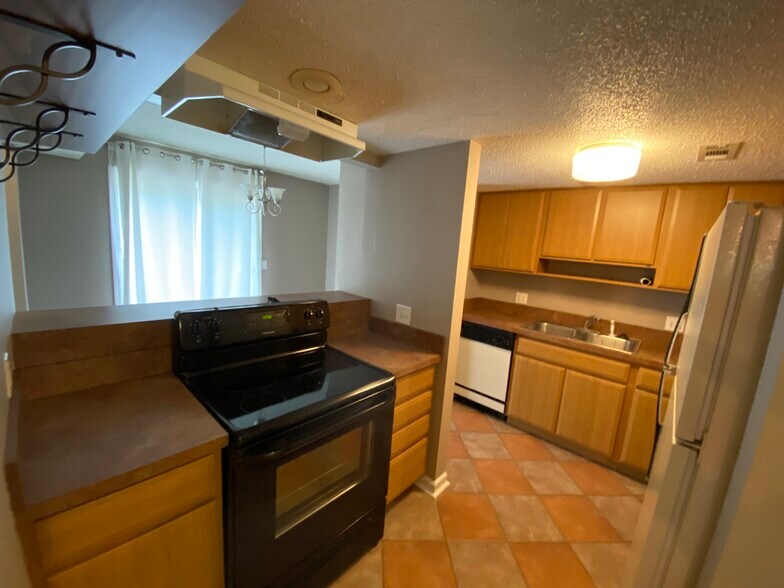 Building Photo - 108 Burwash Ave